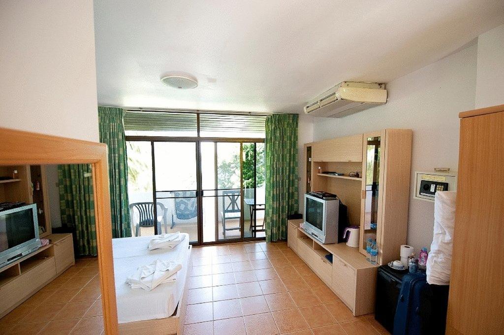 Отель Karon Cliff Contemporary Boutique Bungalows Экстерьер фото